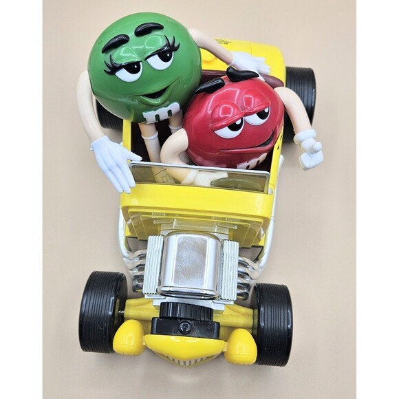 M&M'S REBEL HOT ROD CANDY DISPENSER CAR REBEL WITHOUT A CLUE YELLOW COLLECTIBLE - Picture 3 of 11